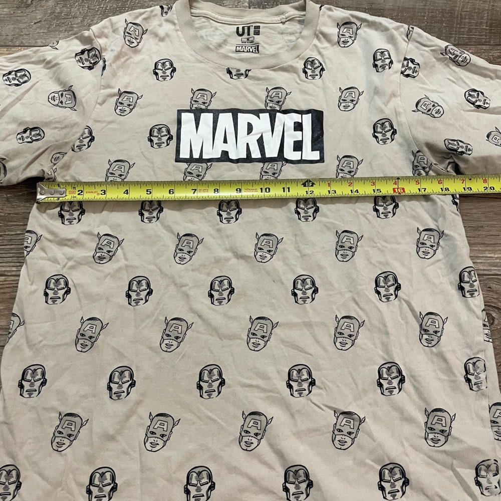Uniqlo UT Marvel Comics T-Shirt Mens Medium Beige All Over Capt America Iron Man - Picture 4 of 8